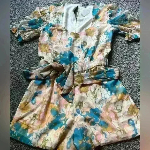 NWT Walter Baker  Floral Romper belted size medium new summer beach - Picture 4 of 6